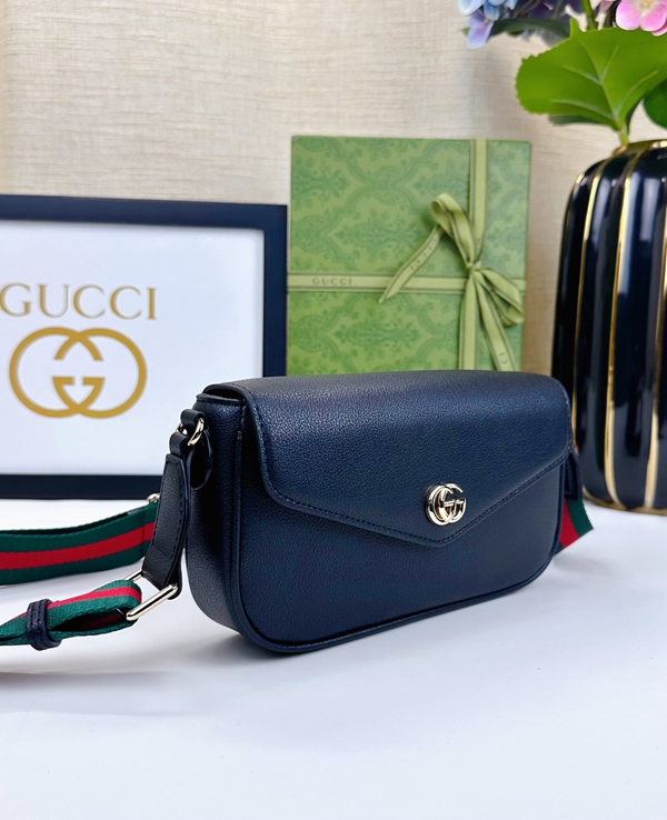 激安グッチバッグコピー背面デザイン